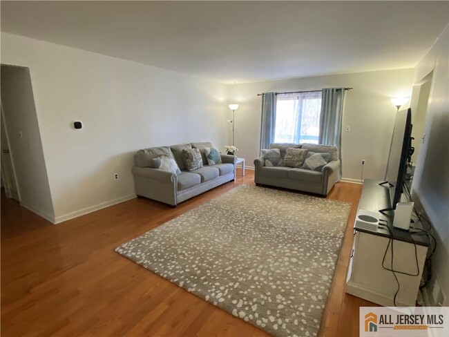 Building Photo - 144 Beverly Hl Ter