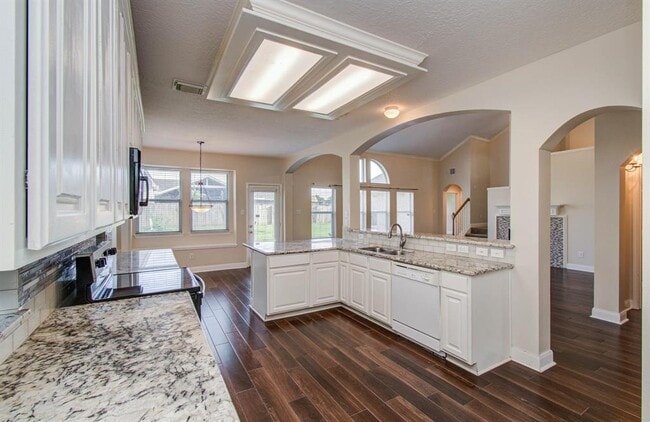 Building Photo - 2210 Waters Edge Ln