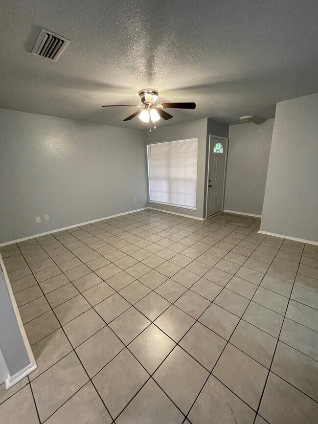 Building Photo - 738 E Oates Rd