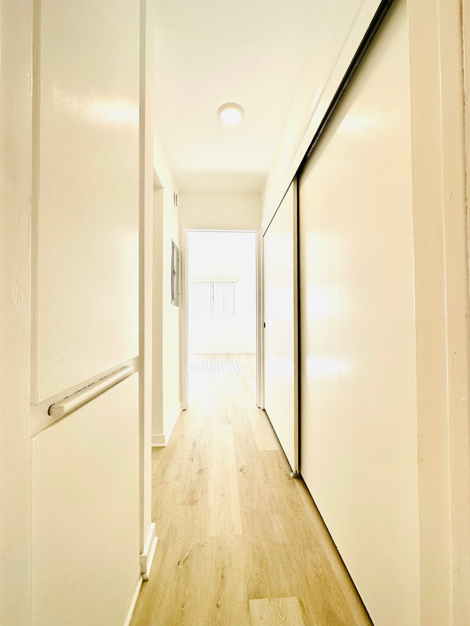 Building Photo - 2332 S Bentley Ave