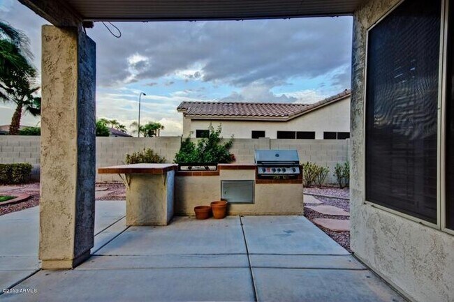 Building Photo - COMING SOON!! 5 bed 3 bath, 3000 + SFT with pool in Carino Estates, Chandler