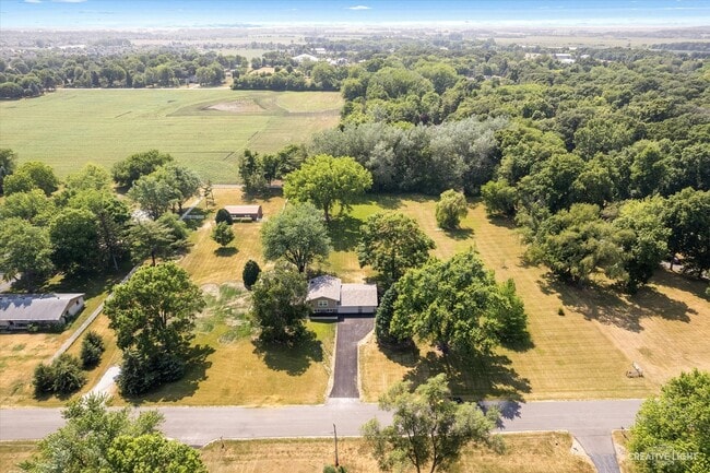 Building Photo - 2S920 Hickory Ln