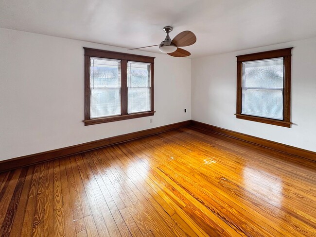 Building Photo - 1012-1014 Louisa St