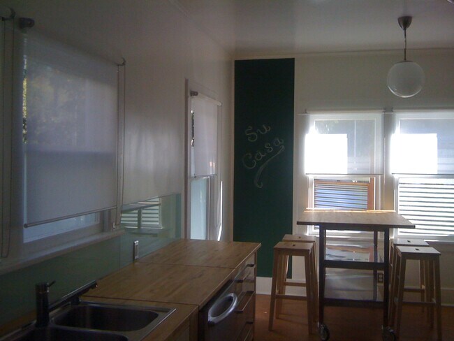 Kitchen sink - 2022 N Bronson Ave