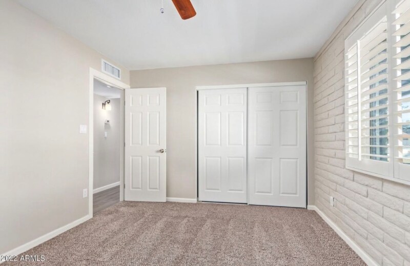 Building Photo - 2429 W Sunnyside Ave