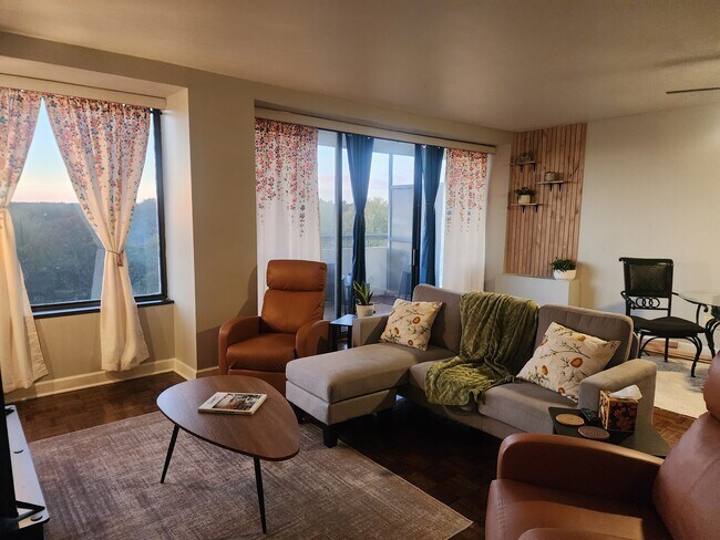 Building Photo - 4000 N Meridian St