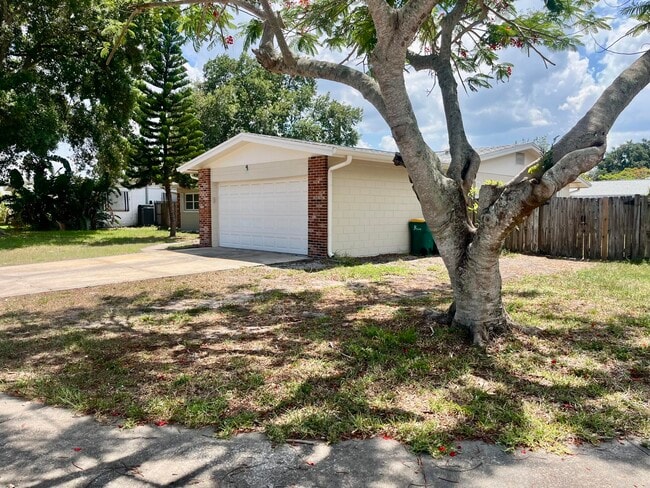 Building Photo - 235 Andros Dr