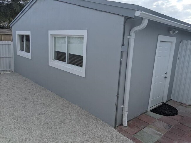 Building Photo - 6991 Coolidge St