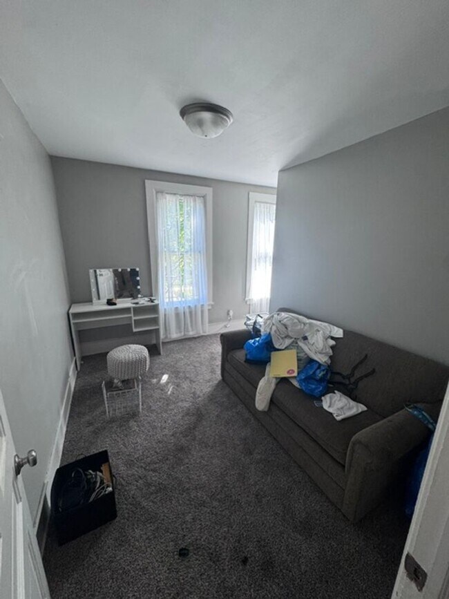 Building Photo - Updated 4 Bedroom House on the NW Side