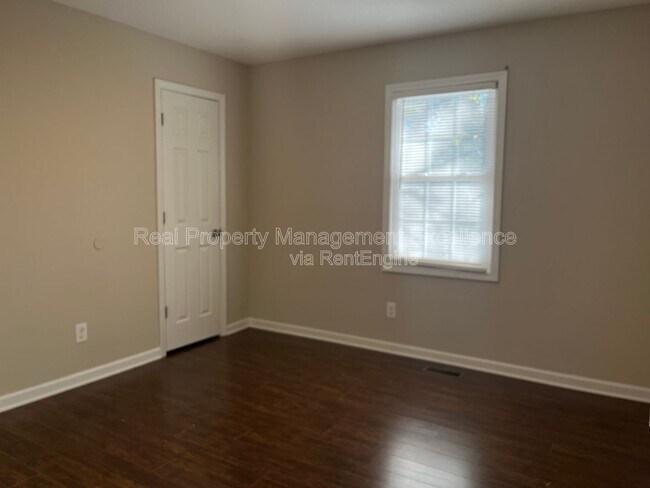 Building Photo - 709 S Webb St