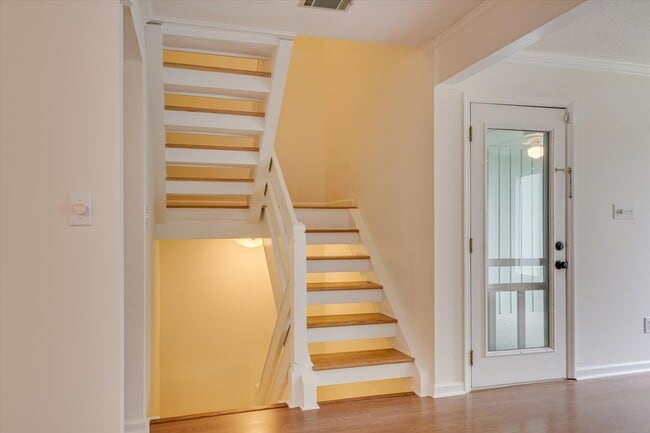 Building Photo - 106 Riverbend Dr