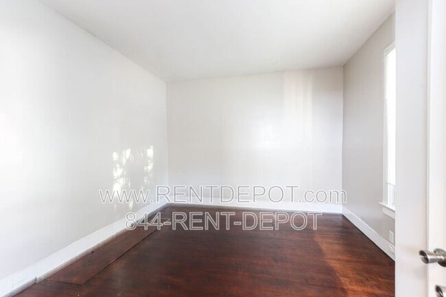 Building Photo - 2114 N. Fifth Ave.