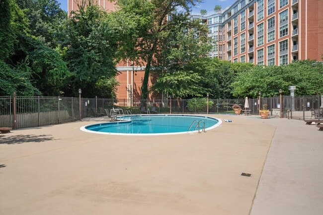 Building Photo - 5300 Columbia Pike