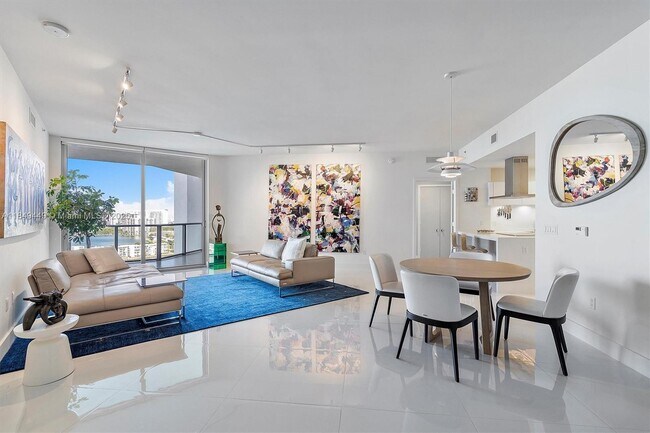 Building Photo - 17301 Biscayne Blvd