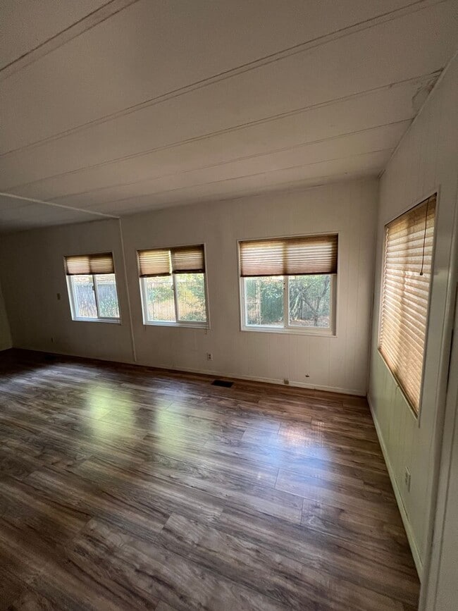 Building Photo - Magalia Home for rent, 1 car garage, 2 bed...