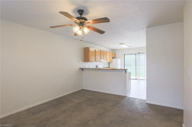 Building Photo - Move in October!!!