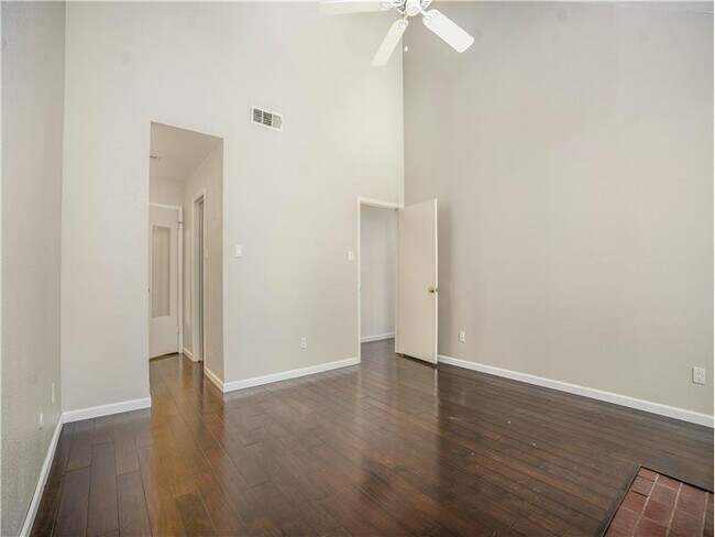 Building Photo - 746 Country Pl Dr