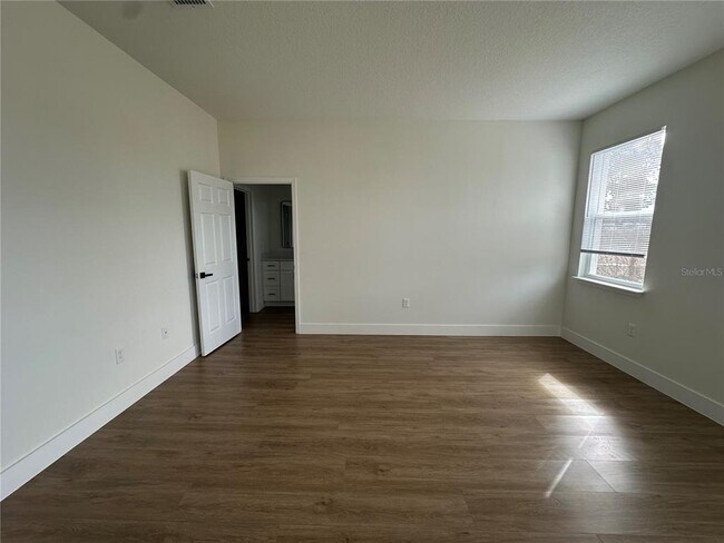 Building Photo - 1323 E Derby Dr