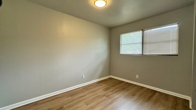 Building Photo - 3 Bed, 2 Bath Corner Lot Home!