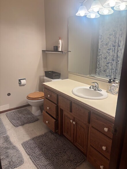 Building Photo - 200 Arrowhead Dr