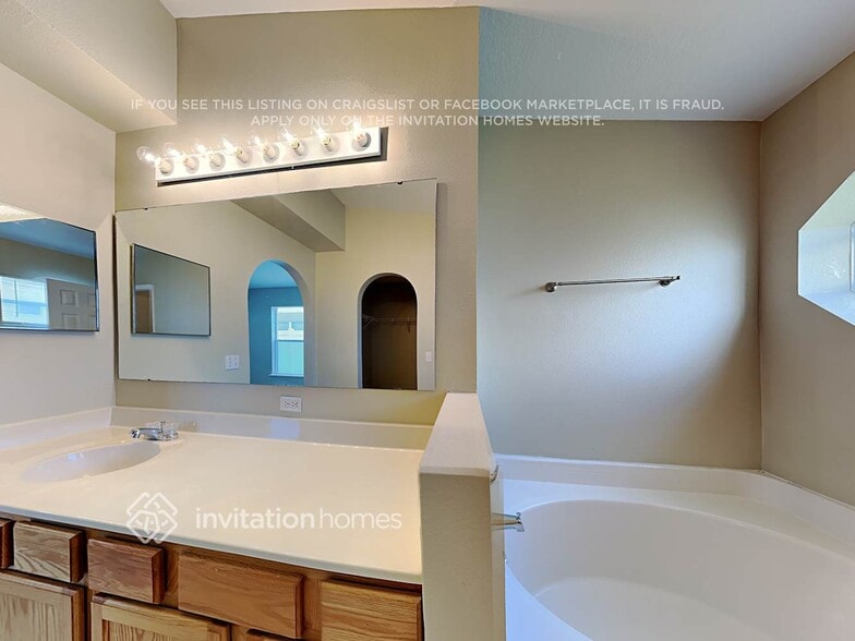 Building Photo - 5530 Bess Ln