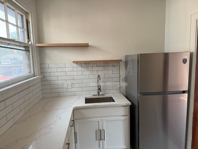 Building Photo - 3745 St Lawrence Ave