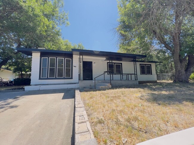 Primary Photo - Newly Remodeled 4 Bedroom/1 Bathroom Home