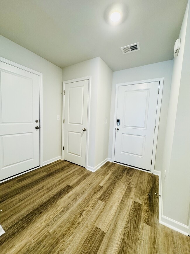 Building Photo - 1024 Kinness Dr