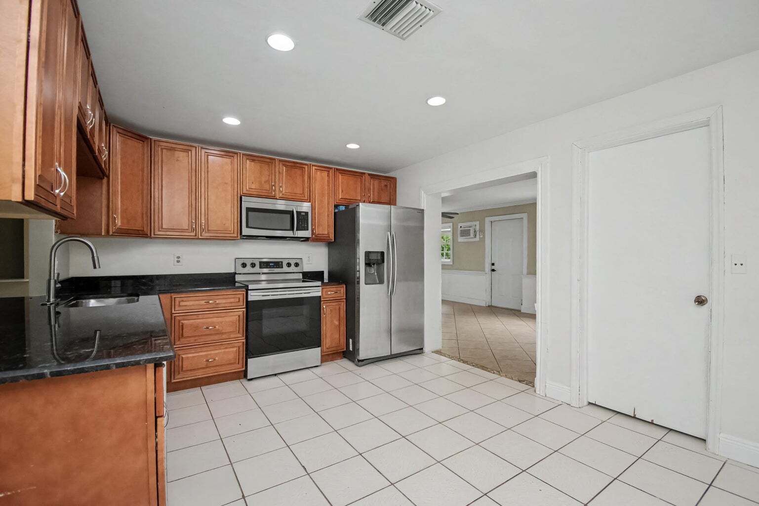 Building Photo - 71 18th Ave S