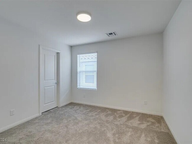 Building Photo - 6985 Solano Cyn Ave