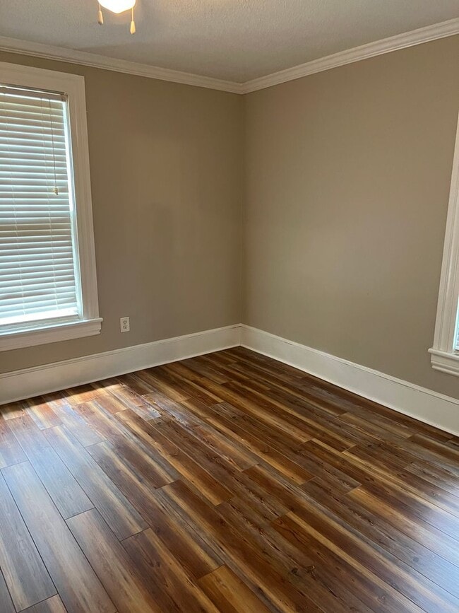 Building Photo - Historic Neighborhood - 3 BR / 1.5 BA