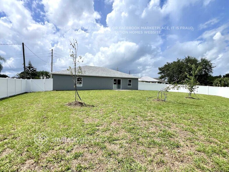 Building Photo - 497 SE Glenwood Dr