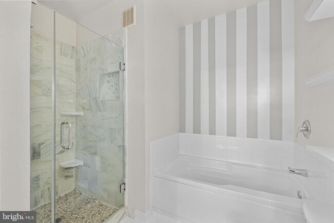 Building Photo - 4951 Brenman Park Dr