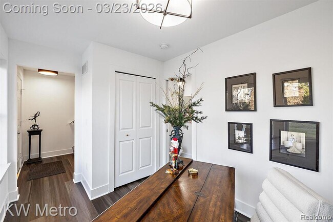 Building Photo - 5931 Stella Dr