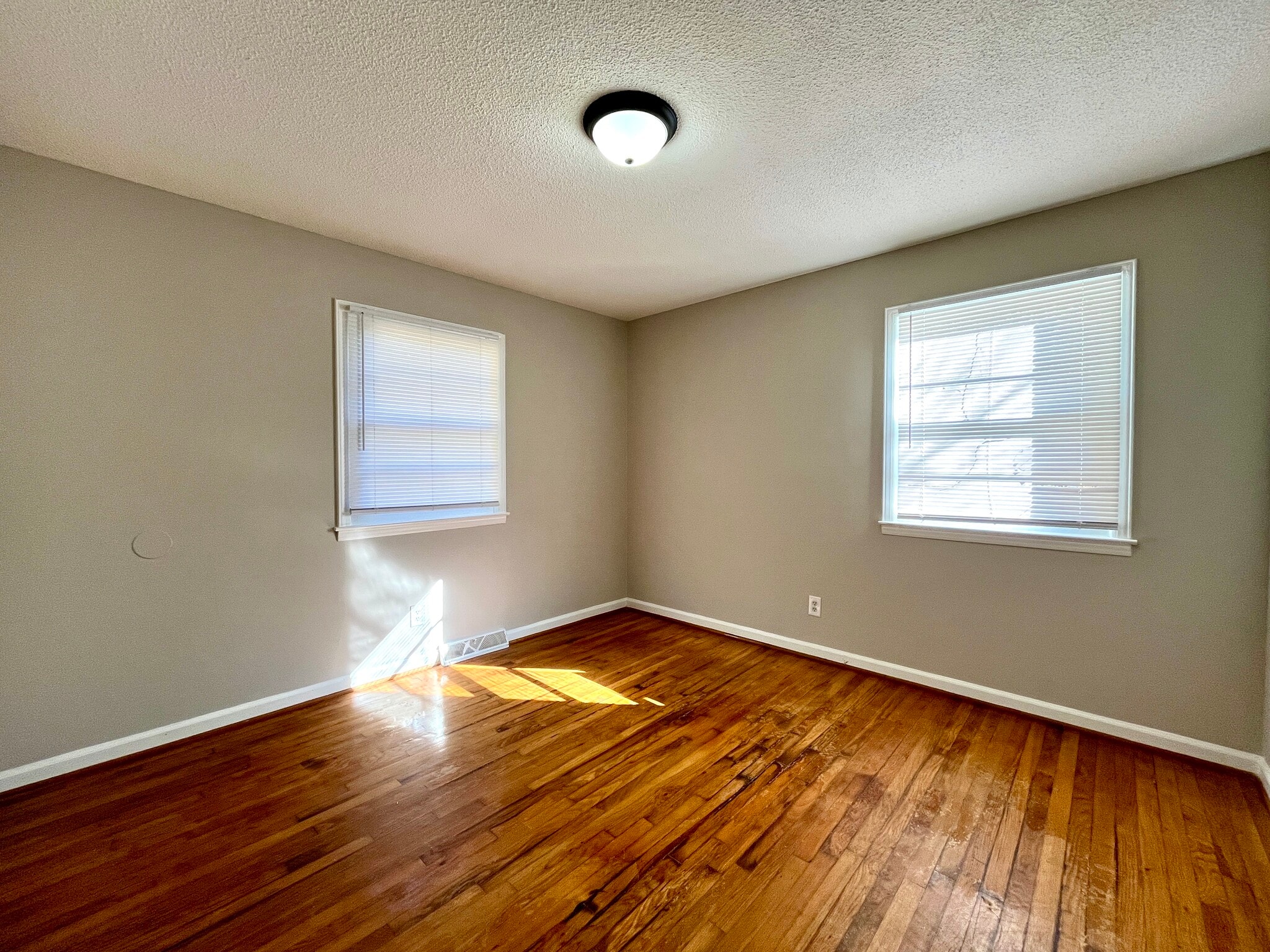 Building Photo - 510 Martha Ave