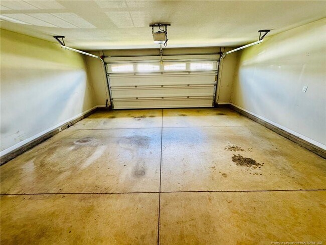 Building Photo - 843 Screech Owl Dr