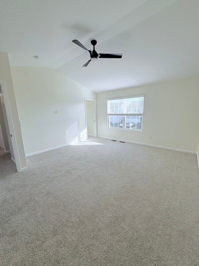 Building Photo - Charming 3 Bed, 2.5 bath in Blacklick!