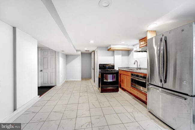 Building Photo - 715 N George Mason Dr