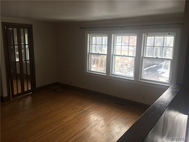 Building Photo - 419 Richmond Ave