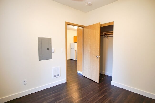 Building Photo - App Fee Special: Modern & Bright 1 Bdr w/Open Floorplan, DW & Patio + Cat OK!