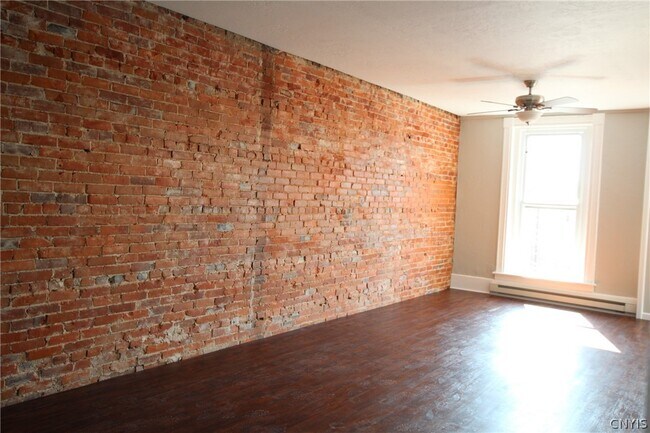 Building Photo - 272 State St