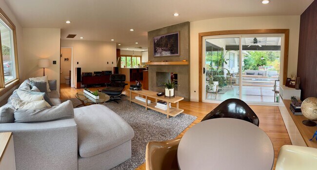 Building Photo - Beautiful, Private, Bright, Remodeled 3 Bd...