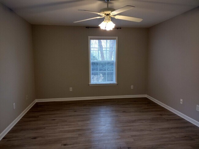 Building Photo - 211 Ivy Glen Ct