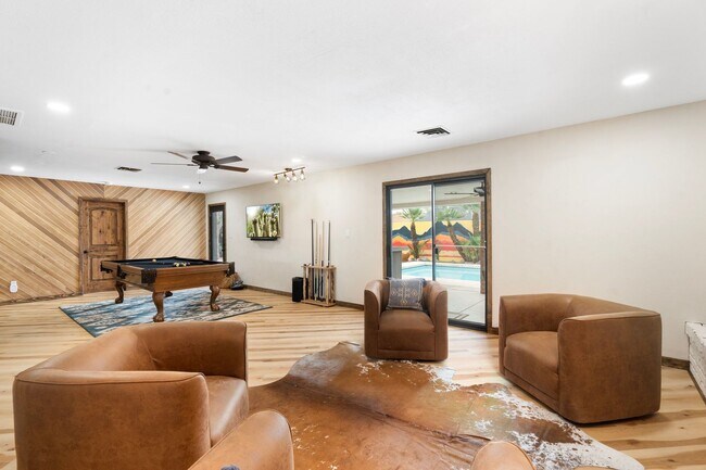 Building Photo - 9 E Del Rio Dr