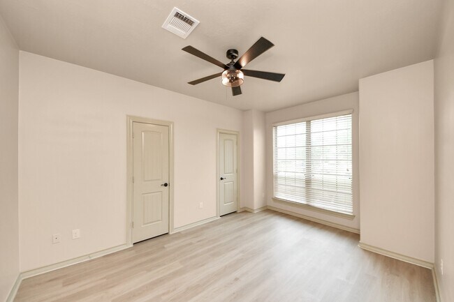 Building Photo - 2414 Argos Dr