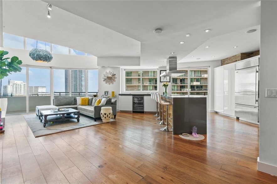 Primary Photo - 60 SW 13th St