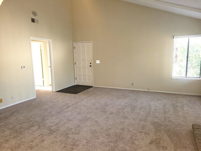 Building Photo - Saratoga 2 Bedroom Upstairs Unit in Great Complex!