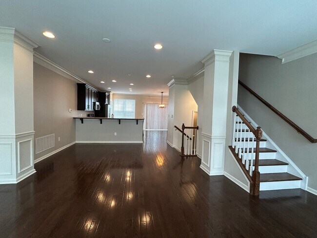 Building Photo - 1379 Parish Ave