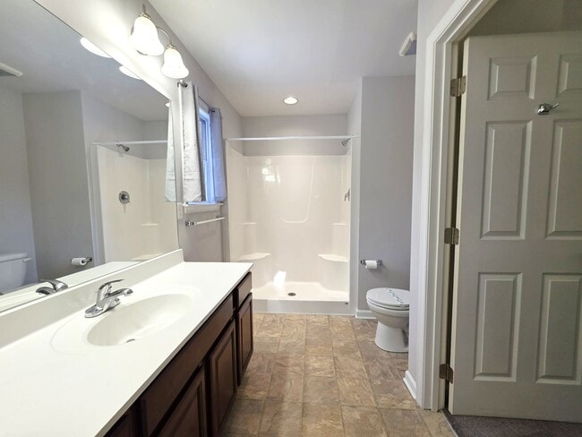 Building Photo - 102 Hunter's Way