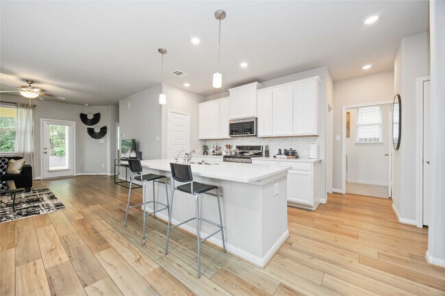 Building Photo - 7047 Silverleaf Oak St
